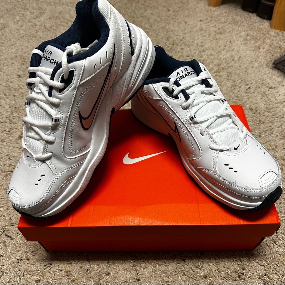 New in Box size 10.5 Mens Monarch Sneakers